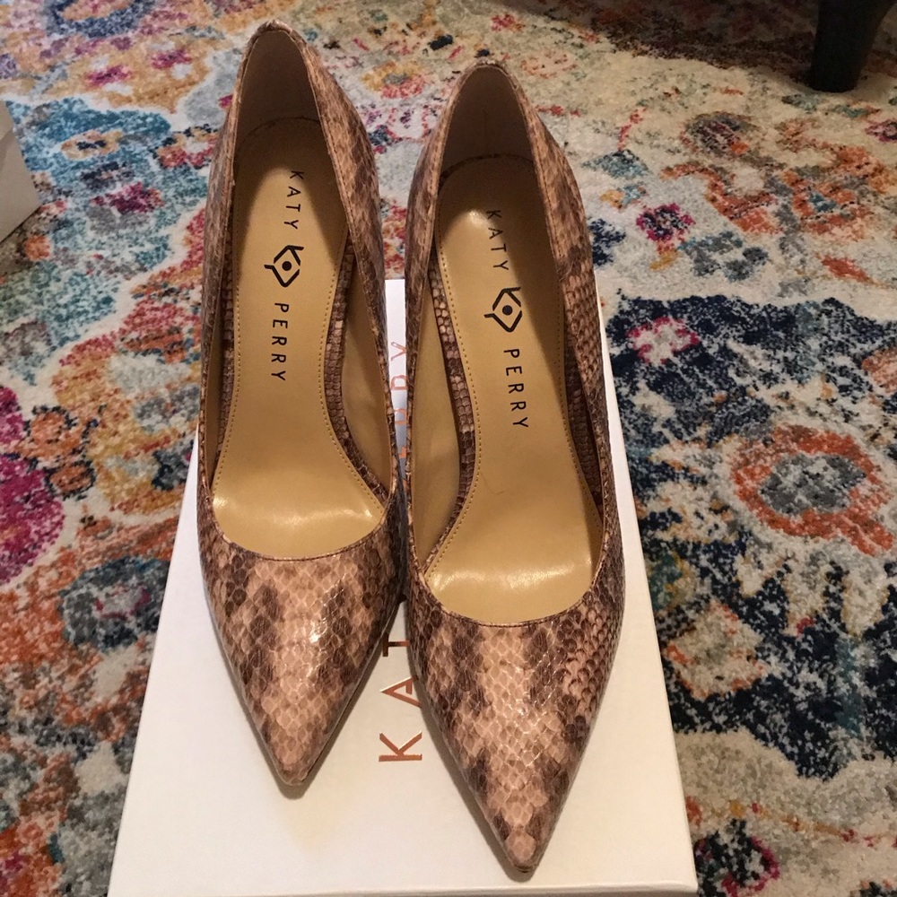 Katy Perry Snake Skin Pump (synthetic) Size 9